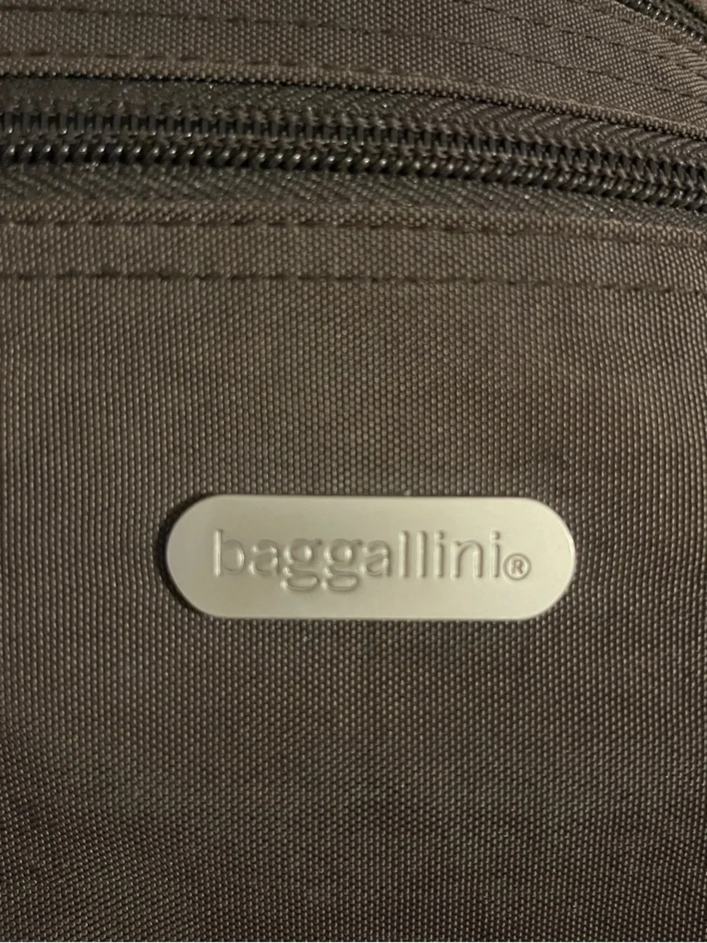 Baggallini slim crossbody